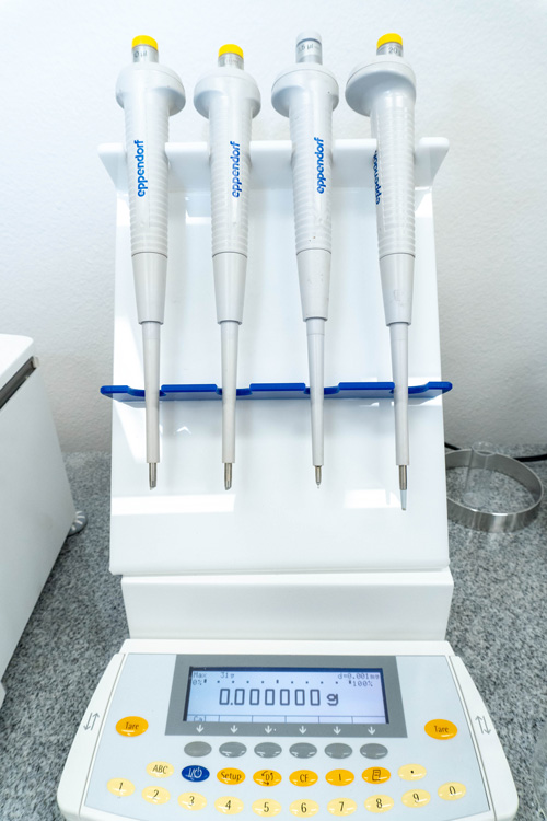 Manual pipette accuracy verification