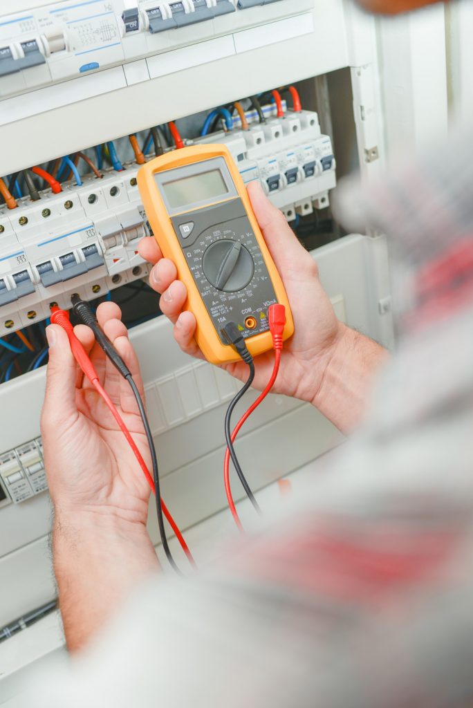 Allometrics technician at the calibration bench — apprentice-to-credentialed-lead training pipeline