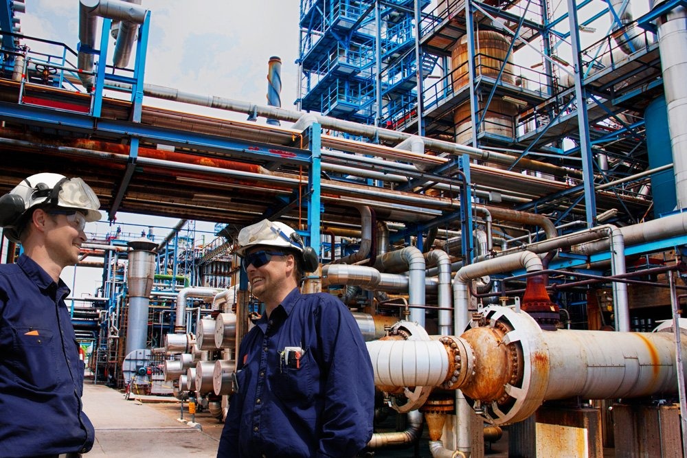 Refinery process unit on the Houston Ship Channel where Allometrics calibrates instrument-tech tool pouches onsite